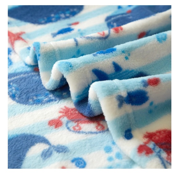 White blue stripe Whales Sea Horses Crabs plush throw blanket - Picture 4 of 5